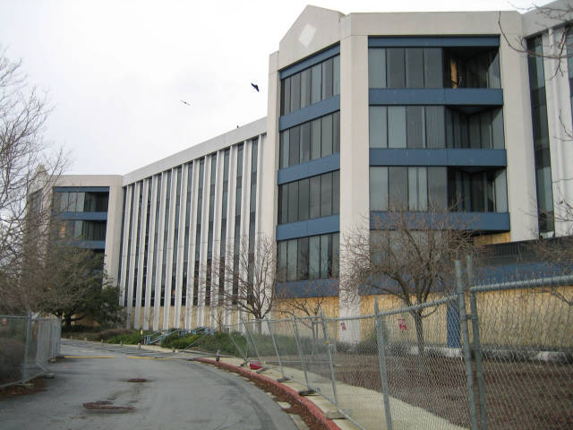 Photo of abandoned Sun Microsystems building